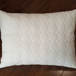 vzglavniki iz prešitega bombaža in polikroglic